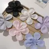 Accesorios para el Cabello, Broches, Accesorios para Ropa Hechos a Mano DIY de Flor de Cinco Pétalos en Tela de Satén Dulce y Atmosférica Estilo Coreano