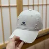 Boné de Baseball Bordado com Letras 2026 Novo para Mulheres, Boné Simples Versátil de Topo Macio para Primavera e Verão Que Faz o Rosto Parecer Menor, Estilo Tendência para Casais