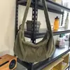 2026 Bolsa Tote Transversal de Veludo Estilo Japonês Tendência Feminina Lona Casual Grande Capacidade Versátil Bolsa de Ombro