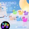 Muñeco de Pato Luminoso de Colores Brillantes Colgante Musgo Micro Paisaje Adornos Adornos Creativos Joyería Artesanías de Resina