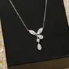 Collar Colgante Gejia Mariposa Gota de Agua Versión de Alta Gama, Doble Ilusión Artística Retro Cadena de Clavícula de Alta Gama con Corte Marquise