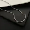 Collar de amor hueco de acero de titanio resistente a la decoloración para mujer, colgante de amor con diseño de nicho de lujo ligero, cadena de clavícula de temperamento versátil