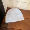 [Sanrio] Hello Kitty Patrón de Diamantes Calientes Mezcla de Piel de Conejo Sombrero Cálido para Frío Invierno Cómodo Moderno Lindo Sombrero