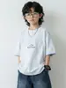 Camiseta de Manga Corta para Niños 2026 Nuevo Estilo de Verano para Niños Mayores, Top de Algodón Puro con Cuello Redondo y Bordado de Letras, Camiseta Holgada de Moda