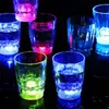 Botón Taza Pequeña Luminosa LED Taza de Cerveza Luminosa Forma de Taza Pequeña Boda Bar Plástico Creativo Simulación