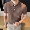 Verão 2026 Novo Polo Masculino Leve Respirável de Mistura de Linho com Listras Torcidas Camiseta Masculina Bordada de Manga Curta