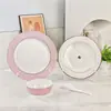 Conjunto de Jantar Europeu Transfronteiriço em Porcelana de Osso Levemente Luxuoso para Uma Pessoa com Senso de Cerimônia, Louça de Alto Valor para Uso Doméstico, Pratos, Xícaras e Pires, Atacado para Presente