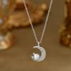 Chapado en oro real con incrustaciones de circón temperamento cadena clavicular mujeres 2024 nuevo collar de perlas de luna francés retro al por mayor