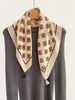 Pañuelo estilo vintage con estampado de anacardos para mujer, un accesorio chic y discreto que se puede usar en capas e incluso como cinturón para la cintura para crear un efecto adelgazante