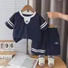 Comércio Exterior Meninos e Meninas 26 Novos Conjuntos Esportivos de Bebê Estilosos de Verão Color Block Listrados Roupas Infantis Conjunto de Duas Peças Tendência