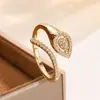 Brazalete abierto con incrustaciones de diamantes, de estilo transfronterizo, adecuado para bodas, cenas y eventos, ofreciendo un brazalete de circón de lujo ligero, de alta gama y nicho