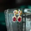 Pendientes de estilo antiguo medio, ligeros y lujosos con rubí, pendientes franceses vintage de aguja de plata para mujer, estilo cortesano, exquisitos diamantes rojos de color tesoro.
