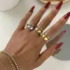 Anillos con un Toque de Lujo de Nicho, Empaque de Joyería Estilo Ins de Lujo Ligero, Diseño Geométrico Hueco para Mujer, Venta al por Mayor Transfronteriza de Verano