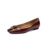 Elegante e Capaz Fivela Quadrada de Metal Couro Completo 2022 Outono Novo Estilo Bico Quadrado Commuter OL Salto Baixo Boca Rasa Couro Envernizado de Ovelha Sapatos Únicos para Mulheres