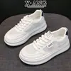 Sapatos Brancos de Couro Genuíno com Solado Grosso para Mulheres, Sapatos Femininos de Malha Respirável, Novos Estilos de Tênis para Aumentar a Altura do Verão 2026, Sapatos Esportivos Casuais