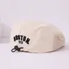 Boina de bebê da moda para redes sociais, boné infantil versátil, boné de rede respirável de verão com letra BOSTON T552