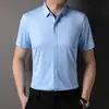 Camisa de verano nueva de color sólido, camisa de manga corta para hombre 2023, camisa de media manga transpirable sin costuras para hombre