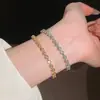 Pulsera con Cierre de Corazón de Circonia Chapada en Oro Real de 18k Pulsera Versátil de Moda para el Trabajo Joyería de Mano de Lujo Ligero y Acabado de Alta Gama para Mujeres