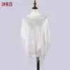 Moda Verão 2024 Elegante e Fashionável Xale de Renda Vazada com Proteção Solar para Mulheres, Xale Cachecol Triângulo Longo com Franjas Florais
