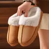 Zapatillas de Algodón Grueso de Felpa para Pareja Antideslizantes de Suela Gruesa con Puntera para el Hogar Cálidas Zapatillas de Felpa de Celebridad de Internet Otoño e Invierno
