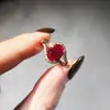 Nuevo Anillo de Diamante Rojo de Imitación de Alta Gama para Mujer, Versátil y Lujoso, Chapado en Oro Rosa de 18 Quilates, Anillo de Piedra Champagne de Lujo Ligero
