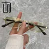 Nuevas gafas de sol retro de montura cuadrada pequeña, gafas de sol metálicas simples de moda, gafas versátiles para el sol al aire libre y para conducir 9657