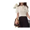 Camisa POLO da Moda Nova Verão 2025 com Bordado, Camiseta Jovem de Manga Curta, Top de Tricô Leve, Branco