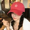 Gorra de Béisbol Retro Americana para Mujer Modelo Nuevo 2026 Gorra Roja con Visera Ampliada y Ensanchada Que Hace que la Cara Parezca Más Pequeña, Gorra de Pico Profundo