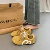 Tênis de Treino Feminino 2025 Novo Outono Retro Leve Nicho Sola Grossa Casual Tênis de Corrida