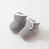 Sapatos e meias quentes de outono e inverno para bebês, meias antiderrapantes para chão de bebê, sapatos macios de sola macia para crianças pequenas, sapatos de cor sólida para recém-nascidos
