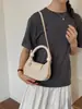 Bolsas Femininas de Nicho 2026 Novo Estilo Bolsa de Ombro Único de Axila Trançada Tendência Simples para o Dia a Dia Celebridade da Internet Bolsa Transversal Bolsa de Mão