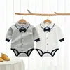 Macacão de Algodão Puro para Bebê 2026 Novo Estilo Roupas para Recém-Nascidos Macacão Triângulo para Engatinhar Estilo Coreano Body de Manga Longa com Gravata Borboleta