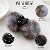 Pinza para el pelo linda con pompón de otoño e invierno para mujer, modelo nuevo de alta gama 2026, pinza pequeña para el pelo para la parte trasera de la cabeza, accesorio para el pelo tipo pinza de tiburón para recogido a medias