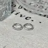 Brincos Pequenos Argola Cruz Dupla Rai Diamante Prata 925 Banhado a Ouro 18K Sólido Exquisitos para o Dia a Dia Argola Torcida Luxo Leve Avançado