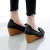 Sapato Feminino Salto Alto Branco Guindaste Inclinação Primavera Novo Solado Grosso Impermeável Plataforma Aumento de Altura Couro Genuíno Retro Britânico Sapato de Trabalho