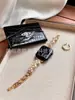 Correa de Metal con Cadena Incrustada de Resina de Trébol de Cuatro Hojas Adecuada para Apple Watch Correa de Aleación de Zinc para Reloj