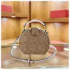 El nuevo bolso de mano en forma de corazón de Koujia es un bolso de hombro de alta gama transfronterizo con un diseño de nicho, un bolso cruzado versátil y moderno