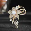 Broche de Novo Estilo para Mulheres, Versão Coreana, Nicho High-End Simples Moda Versátil Broche Floral, Acessório para Blazer