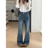 Calças jeans de perna longa, modelagem solta, levemente boca de sino