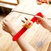 Círculo de Pat Pat de Pelúcia Criativo Papai Noel Rena Pulseira Decorativa de Veludo Desenho Animado Presente de Natal Pode Ser Impresso com Logo