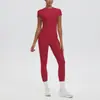 Em estoque: Conjunto de roupa para esportes, estilo europeu e americano, com sensação de pele, cor sólida, camiseta top, camisa de manga curta, calça comprida, calça para corrida e fitness, conjunto para yoga