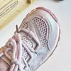 Tênis Esportivo Respirável para Meninas Modelo Novo Primavera 2026 Tênis Confortável para Corrida com Solado Macio para Crianças Tênis Casuais Estilo Pai para Meninos