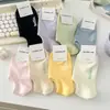 Meias Invisíveis Femininas de Verão Finas, Antiderrapantes, Novas Meias Invisíveis Coloridas Doces com Letras, Estilo Ins Versátil da Moda