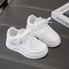 Zapatillas Bajas Infantiles para Niños y Niñas, Nuevo Modelo 2026 Zapatos Blancos de Estudiante, Zapatos Casuales Versátiles de Suela Suave para Niños