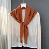 Bufanda Triángulo de Mezcla de Lana de Alta Elasticidad con Patrón de Onda Hueca para Mujer, Producto Nuevo de Otoño Invierno, Bufanda Cálida y Amigable con la Piel, Chal de Hombro Tejido