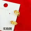 Conjunto de Alianças de Casamento Flor de Pessegueiro Dourado Zhoujia Mesmo Estilo Série de Casamento Colar Pulseira Anel Flor de Pessegueiro Conjunto de Três Peças