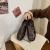Zapatos Pequeños de Cuero Versátiles Estilo Retro Cuatro Estaciones Doble Hebilla Tacón Grueso Mocasines Boca Baja para Mujer Zapatos de Cuero Suave Punta Cuadrada Con Flor Negro