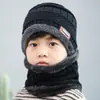 Otoño e invierno más terciopelo gorro de punto para hombre bufanda conjunto de dos piezas Protección para los oídos de invierno gorro de lana para padres e hijos venta al por mayor 9524