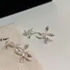 "Flor de Espelho Sonho de Borboleta" Brincos de Borboleta Vazados Prata Azulada com Sensação Cool Brincos Inteligentes Vintage de Nicho Retro para Mulheres