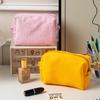 2023 nuevo neceser plisado de onda de color sólido de gran capacidad, bolsa de almacenamiento para estudiantes fresca y amigable con la piel para lavar